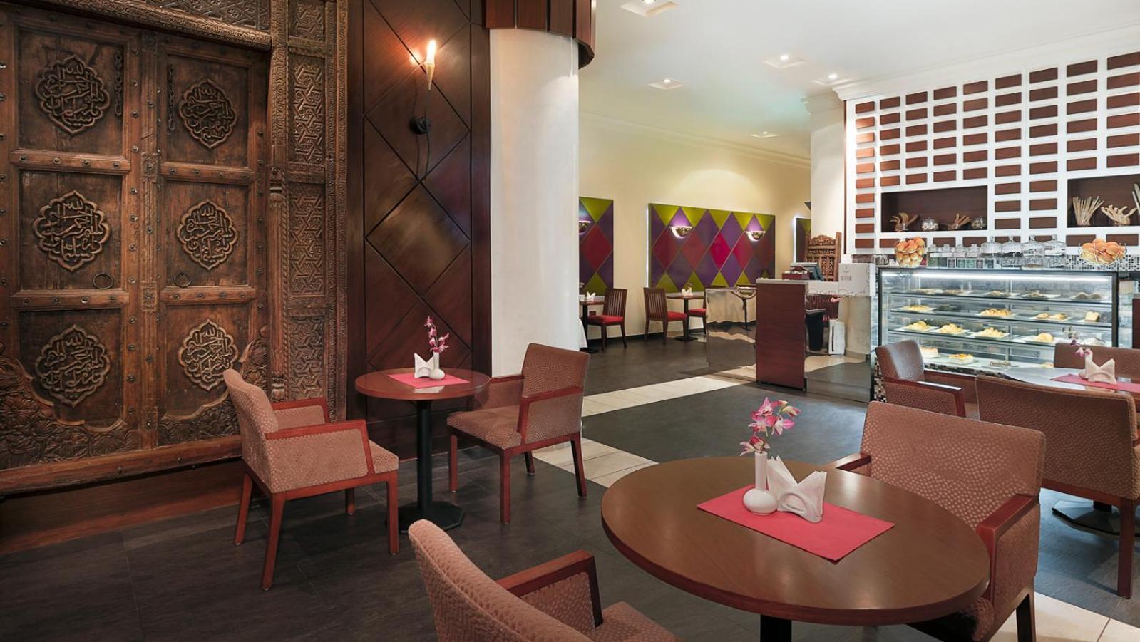 Seasons Al Hamra Hotel 4*