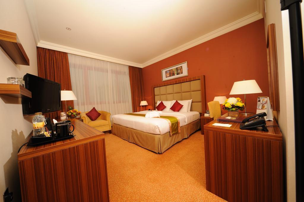 Seasons Al Hamra Hotel